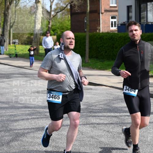 12.04.2026 - 45. Internationalen Wilhelmsburger Insellauf J. Mangold http://msf.ph/oto/9507108 12.04.2026 11:43:22 Ziel 3465, 3464, 3465, 3464 meine-sportfotos.de