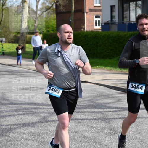 12.04.2026 - 45. Internationalen Wilhelmsburger Insellauf J. Mangold http://msf.ph/oto/9507111 12.04.2026 11:43:22 Ziel 3465, 3464, 3465, 3464 meine-sportfotos.de