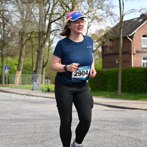 12.04.2026 - 45. Internationalen Wilhelmsburger Insellauf J. Mangold http://msf.ph/oto/9507163 12.04.2026 11:46:10 Ziel 2904, 4685, 4688 meine-sportfotos.de