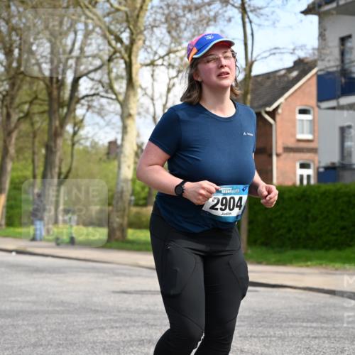 12.04.2026 - 45. Internationalen Wilhelmsburger Insellauf J. Mangold http://msf.ph/oto/9507167 12.04.2026 11:46:11 Ziel 2904, 4685, 4688 meine-sportfotos.de