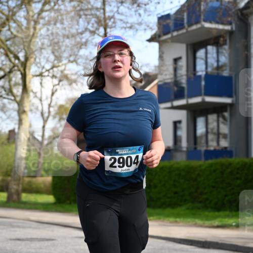 12.04.2026 - 45. Internationalen Wilhelmsburger Insellauf J. Mangold http://msf.ph/oto/9507170 12.04.2026 11:46:11 Ziel 2904, 4685, 4688 meine-sportfotos.de