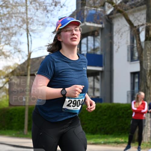 12.04.2026 - 45. Internationalen Wilhelmsburger Insellauf J. Mangold http://msf.ph/oto/9507173 12.04.2026 11:46:11 Ziel 2904, 4685, 4688 meine-sportfotos.de