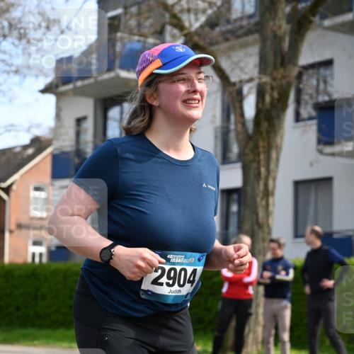 12.04.2026 - 45. Internationalen Wilhelmsburger Insellauf J. Mangold http://msf.ph/oto/9507176 12.04.2026 11:46:11 Ziel 2904, 4685, 4688 meine-sportfotos.de
