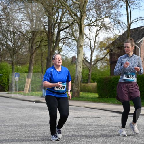 12.04.2026 - 45. Internationalen Wilhelmsburger Insellauf J. Mangold http://msf.ph/oto/9507181 12.04.2026 11:46:27 Ziel 2904, 4685, 4688, 2996 meine-sportfotos.de