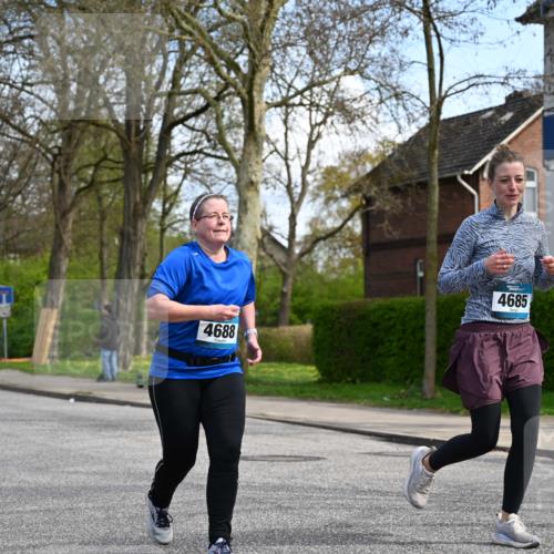 12.04.2026 - 45. Internationalen Wilhelmsburger Insellauf J. Mangold http://msf.ph/oto/9507184 12.04.2026 11:46:27 Ziel 2904, 4685, 4688, 2996 meine-sportfotos.de