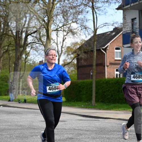 12.04.2026 - 45. Internationalen Wilhelmsburger Insellauf J. Mangold http://msf.ph/oto/9507188 12.04.2026 11:46:27 Ziel 2904, 4685, 4688, 2996 meine-sportfotos.de