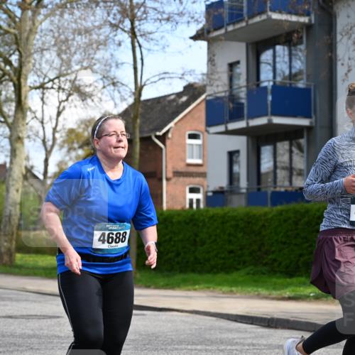 12.04.2026 - 45. Internationalen Wilhelmsburger Insellauf J. Mangold http://msf.ph/oto/9507194 12.04.2026 11:46:28 Ziel 2904, 4685, 4688, 2996 meine-sportfotos.de
