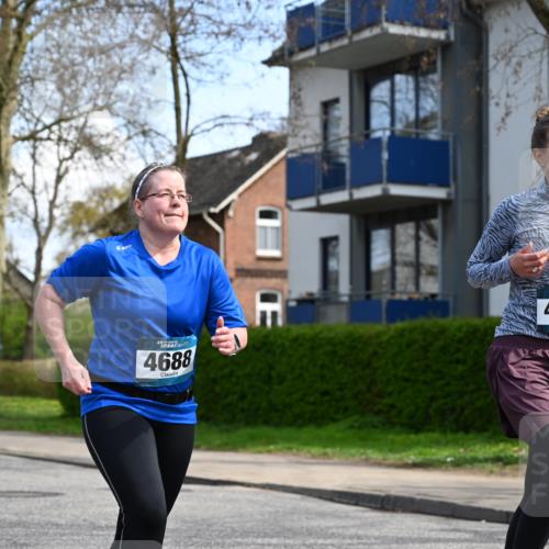 12.04.2026 - 45. Internationalen Wilhelmsburger Insellauf J. Mangold http://msf.ph/oto/9507195 12.04.2026 11:46:28 Ziel 2904, 4685, 4688, 2996 meine-sportfotos.de
