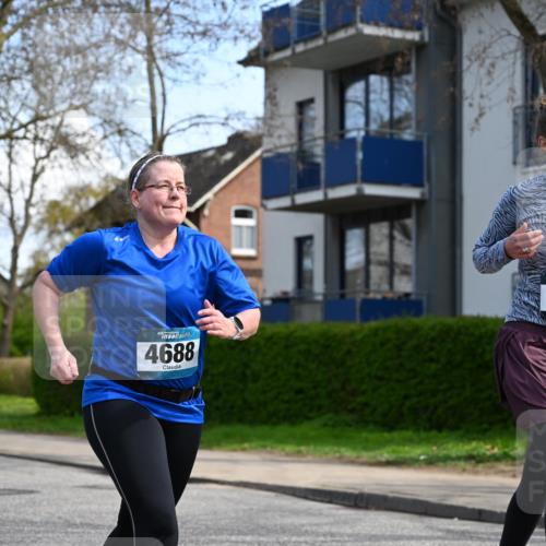 12.04.2026 - 45. Internationalen Wilhelmsburger Insellauf J. Mangold http://msf.ph/oto/9507196 12.04.2026 11:46:28 Ziel 2904, 4685, 4688, 2996 meine-sportfotos.de