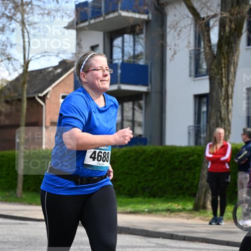 12.04.2026 - 45. Internationalen Wilhelmsburger Insellauf J. Mangold http://msf.ph/oto/9507200 12.04.2026 11:46:28 Ziel 2904, 4685, 4688, 2996 meine-sportfotos.de