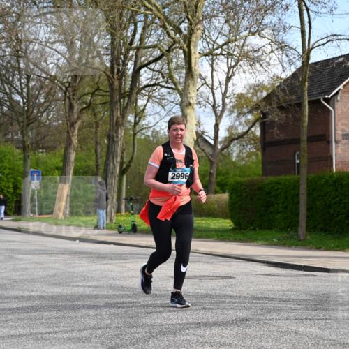 12.04.2026 - 45. Internationalen Wilhelmsburger Insellauf J. Mangold http://msf.ph/oto/9507207 12.04.2026 11:46:47 Ziel 2996 meine-sportfotos.de