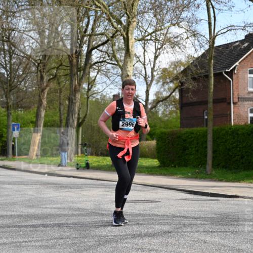 12.04.2026 - 45. Internationalen Wilhelmsburger Insellauf J. Mangold http://msf.ph/oto/9507209 12.04.2026 11:46:47 Ziel 2996 meine-sportfotos.de