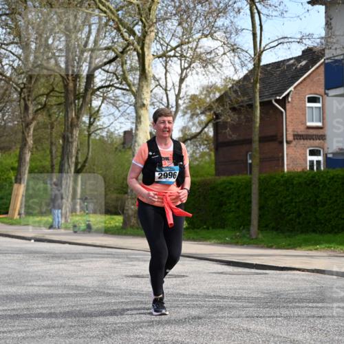 12.04.2026 - 45. Internationalen Wilhelmsburger Insellauf J. Mangold http://msf.ph/oto/9507212 12.04.2026 11:46:47 Ziel 2996 meine-sportfotos.de