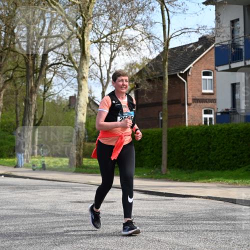12.04.2026 - 45. Internationalen Wilhelmsburger Insellauf J. Mangold http://msf.ph/oto/9507215 12.04.2026 11:46:48 Ziel 2996, 2996 meine-sportfotos.de
