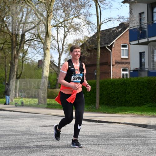 12.04.2026 - 45. Internationalen Wilhelmsburger Insellauf J. Mangold http://msf.ph/oto/9507216 12.04.2026 11:46:48 Ziel 2996, 2996 meine-sportfotos.de