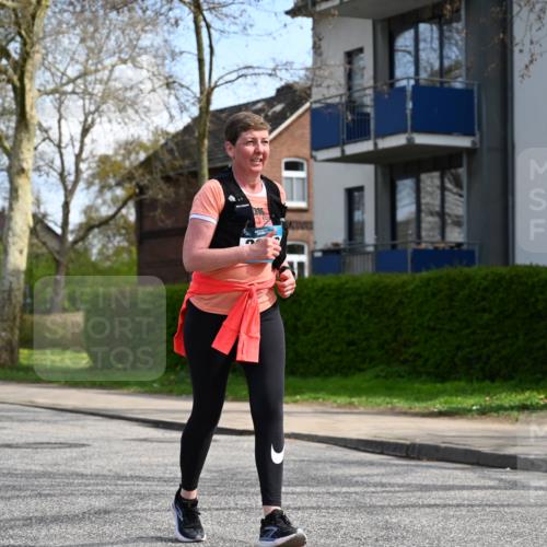 12.04.2026 - 45. Internationalen Wilhelmsburger Insellauf J. Mangold http://msf.ph/oto/9507223 12.04.2026 11:46:48 Ziel 2996, 2996 meine-sportfotos.de