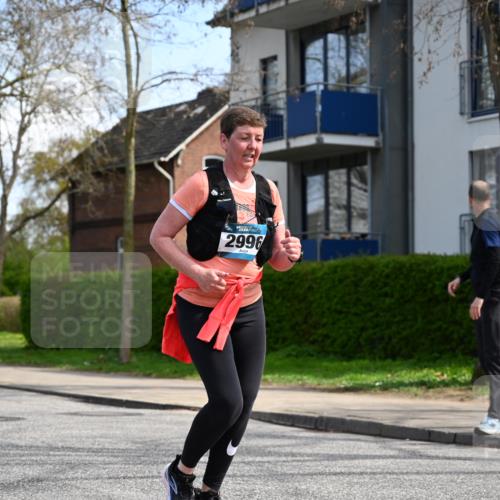 12.04.2026 - 45. Internationalen Wilhelmsburger Insellauf J. Mangold http://msf.ph/oto/9507226 12.04.2026 11:46:49 Ziel 2996 meine-sportfotos.de