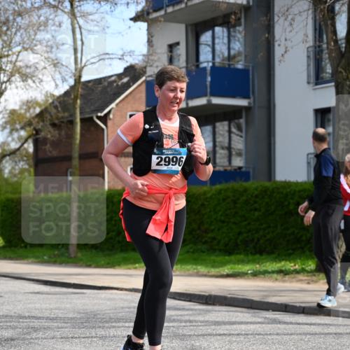 12.04.2026 - 45. Internationalen Wilhelmsburger Insellauf J. Mangold http://msf.ph/oto/9507227 12.04.2026 11:46:49 Ziel 2996 meine-sportfotos.de