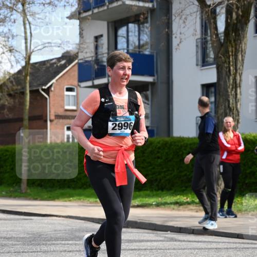 12.04.2026 - 45. Internationalen Wilhelmsburger Insellauf J. Mangold http://msf.ph/oto/9507229 12.04.2026 11:46:49 Ziel 2996 meine-sportfotos.de