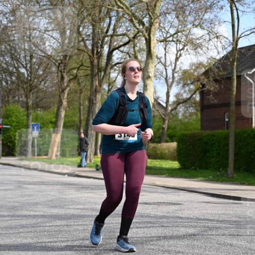 12.04.2026 - 45. Internationalen Wilhelmsburger Insellauf J. Mangold http://msf.ph/oto/9507234 12.04.2026 11:47:15 Ziel 3148, 3148, 3533, 3532, 3457 meine-sportfotos.de