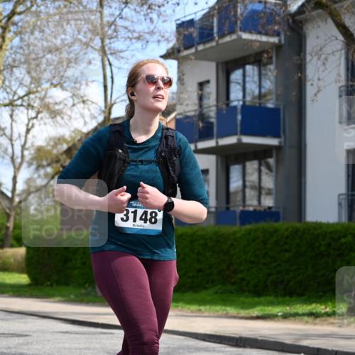 12.04.2026 - 45. Internationalen Wilhelmsburger Insellauf J. Mangold http://msf.ph/oto/9507248 12.04.2026 11:47:16 Ziel 3148, 3533, 3532, 3457 meine-sportfotos.de