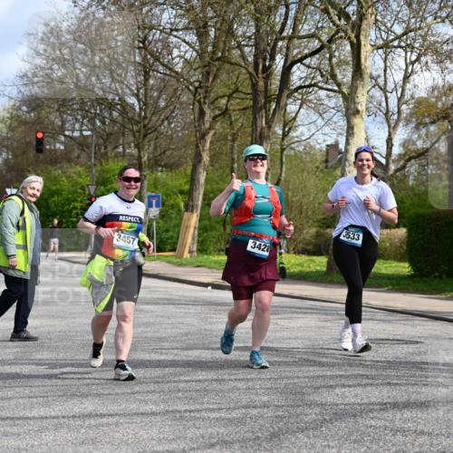 12.04.2026 - 45. Internationalen Wilhelmsburger Insellauf J. Mangold http://msf.ph/oto/9507264 12.04.2026 11:47:33 Ziel 3148, 3533, 3532, 3457, 3457 meine-sportfotos.de
