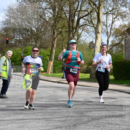12.04.2026 - 45. Internationalen Wilhelmsburger Insellauf J. Mangold http://msf.ph/oto/9507266 12.04.2026 11:47:33 Ziel 3148, 3533, 3532, 3457, 3457 meine-sportfotos.de