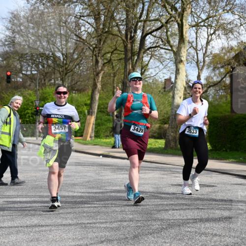 12.04.2026 - 45. Internationalen Wilhelmsburger Insellauf J. Mangold http://msf.ph/oto/9507267 12.04.2026 11:47:33 Ziel 3148, 3533, 3532, 3457, 3457 meine-sportfotos.de