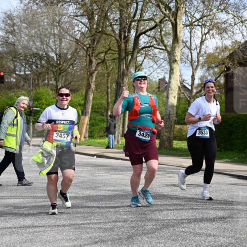 12.04.2026 - 45. Internationalen Wilhelmsburger Insellauf J. Mangold http://msf.ph/oto/9507270 12.04.2026 11:47:34 Ziel 3148, 3533, 3532, 3457 meine-sportfotos.de