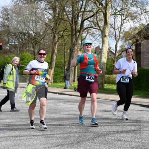 12.04.2026 - 45. Internationalen Wilhelmsburger Insellauf J. Mangold http://msf.ph/oto/9507271 12.04.2026 11:47:34 Ziel 3148, 3533, 3532, 3457 meine-sportfotos.de
