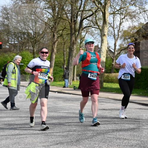 12.04.2026 - 45. Internationalen Wilhelmsburger Insellauf J. Mangold http://msf.ph/oto/9507272 12.04.2026 11:47:34 Ziel 3148, 3533, 3532, 3457 meine-sportfotos.de