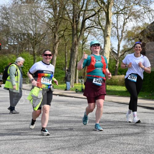 12.04.2026 - 45. Internationalen Wilhelmsburger Insellauf J. Mangold http://msf.ph/oto/9507273 12.04.2026 11:47:34 Ziel 3148, 3533, 3532, 3457 meine-sportfotos.de