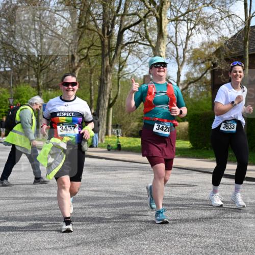 12.04.2026 - 45. Internationalen Wilhelmsburger Insellauf J. Mangold http://msf.ph/oto/9507277 12.04.2026 11:47:34 Ziel 3148, 3533, 3532, 3457 meine-sportfotos.de