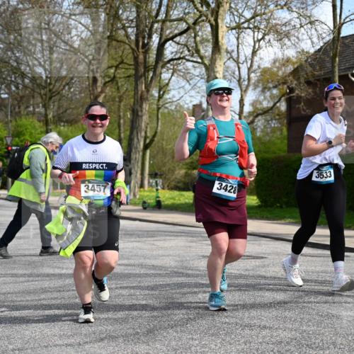 12.04.2026 - 45. Internationalen Wilhelmsburger Insellauf J. Mangold http://msf.ph/oto/9507278 12.04.2026 11:47:34 Ziel 3148, 3533, 3532, 3457 meine-sportfotos.de