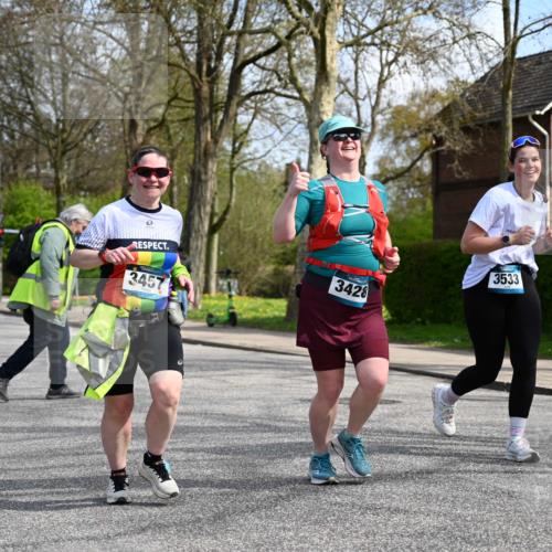 12.04.2026 - 45. Internationalen Wilhelmsburger Insellauf J. Mangold http://msf.ph/oto/9507279 12.04.2026 11:47:34 Ziel 3148, 3533, 3532, 3457 meine-sportfotos.de