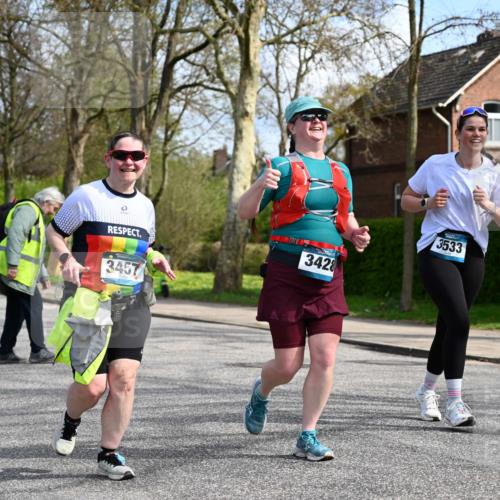 12.04.2026 - 45. Internationalen Wilhelmsburger Insellauf J. Mangold http://msf.ph/oto/9507282 12.04.2026 11:47:35 Ziel 3148, 3533, 3532, 3457 meine-sportfotos.de