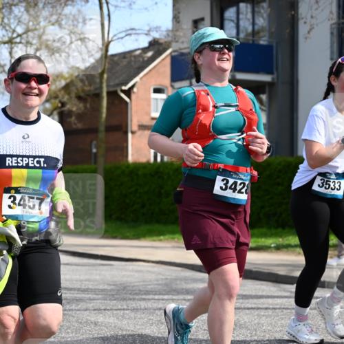 12.04.2026 - 45. Internationalen Wilhelmsburger Insellauf J. Mangold http://msf.ph/oto/9507295 12.04.2026 11:47:36 Ziel 3148, 3533, 3532, 3457 meine-sportfotos.de