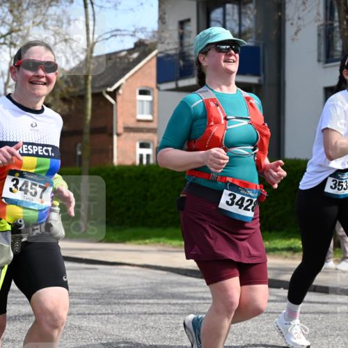 12.04.2026 - 45. Internationalen Wilhelmsburger Insellauf J. Mangold http://msf.ph/oto/9507296 12.04.2026 11:47:36 Ziel 3148, 3533, 3532, 3457 meine-sportfotos.de