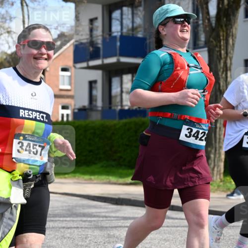 12.04.2026 - 45. Internationalen Wilhelmsburger Insellauf J. Mangold http://msf.ph/oto/9507299 12.04.2026 11:47:36 Ziel 3148, 3533, 3532, 3457 meine-sportfotos.de