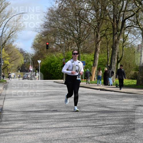 12.04.2026 - 45. Internationalen Wilhelmsburger Insellauf J. Mangold http://msf.ph/oto/9507307 12.04.2026 11:51:56 Ziel 3544 meine-sportfotos.de