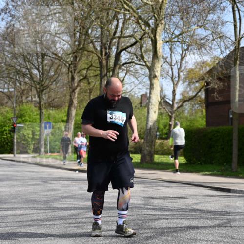 12.04.2026 - 45. Internationalen Wilhelmsburger Insellauf J. Mangold http://msf.ph/oto/9507340 12.04.2026 11:52:43 Ziel 3346 meine-sportfotos.de