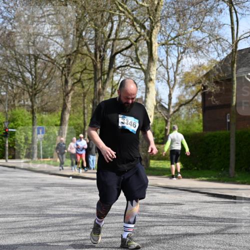 12.04.2026 - 45. Internationalen Wilhelmsburger Insellauf J. Mangold http://msf.ph/oto/9507343 12.04.2026 11:52:43 Ziel 3346 meine-sportfotos.de