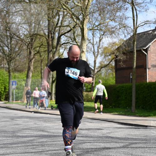 12.04.2026 - 45. Internationalen Wilhelmsburger Insellauf J. Mangold http://msf.ph/oto/9507346 12.04.2026 11:52:44 Ziel 3346 meine-sportfotos.de