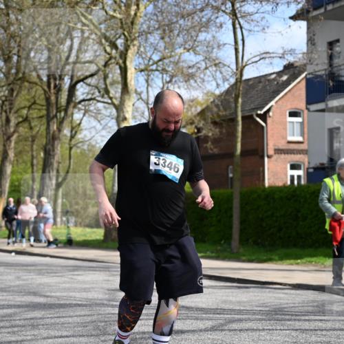 12.04.2026 - 45. Internationalen Wilhelmsburger Insellauf J. Mangold http://msf.ph/oto/9507353 12.04.2026 11:52:44 Ziel 3346 meine-sportfotos.de