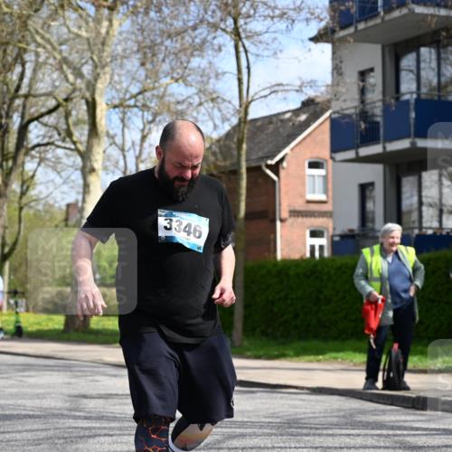 12.04.2026 - 45. Internationalen Wilhelmsburger Insellauf J. Mangold http://msf.ph/oto/9507357 12.04.2026 11:52:44 Ziel 3346 meine-sportfotos.de
