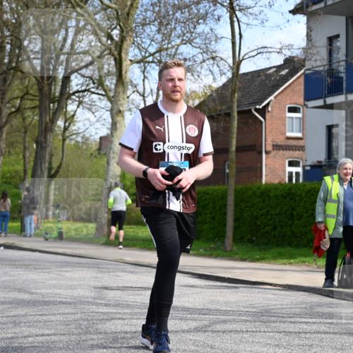 12.04.2026 - 45. Internationalen Wilhelmsburger Insellauf J. Mangold http://msf.ph/oto/9507360 12.04.2026 11:53:24 Ziel 4508, 2566, 2776 meine-sportfotos.de