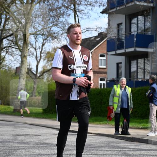 12.04.2026 - 45. Internationalen Wilhelmsburger Insellauf J. Mangold http://msf.ph/oto/9507365 12.04.2026 11:53:24 Ziel 4508, 2566, 2776 meine-sportfotos.de