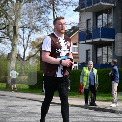 12.04.2026 - 45. Internationalen Wilhelmsburger Insellauf J. Mangold http://msf.ph/oto/9507366 12.04.2026 11:53:24 Ziel 4508, 2566, 2776 meine-sportfotos.de