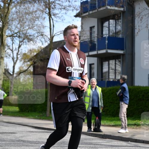 12.04.2026 - 45. Internationalen Wilhelmsburger Insellauf J. Mangold http://msf.ph/oto/9507368 12.04.2026 11:53:24 Ziel 4508, 2566, 2776 meine-sportfotos.de