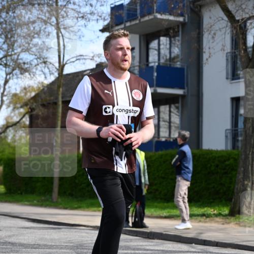 12.04.2026 - 45. Internationalen Wilhelmsburger Insellauf J. Mangold http://msf.ph/oto/9507370 12.04.2026 11:53:25 Ziel 4508, 2566, 2776 meine-sportfotos.de